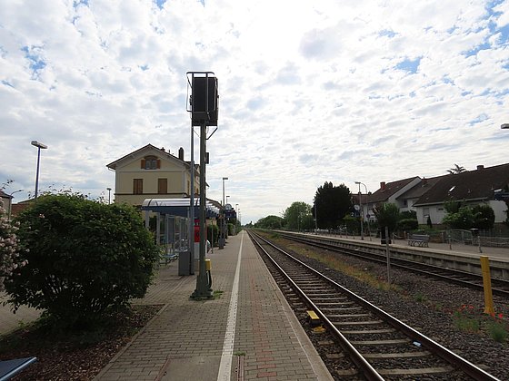 Bahnhof Weisenheim am Sand Bild 1