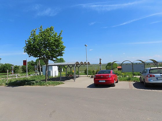Parkplatz Friedhof Bild 2