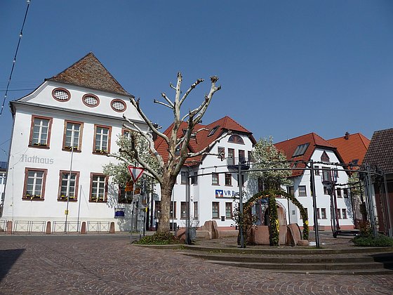 Rathaus mit Osterbrunnen