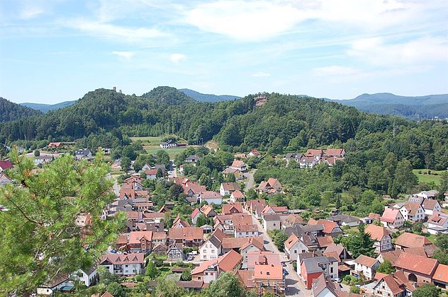 Blick vom Hahnfelsen auf Erfweiler