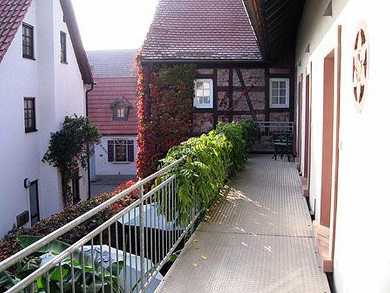 Alter Winzerhof - Balkon vor den Zimmereingängen
