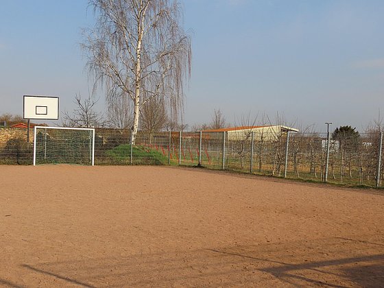 Fußball- und Basketball-Feld