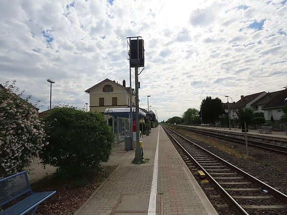 Bahnhof Weisenheim am Sand Bild 2