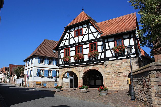 Das historische Rathaus in Heuchelheim
