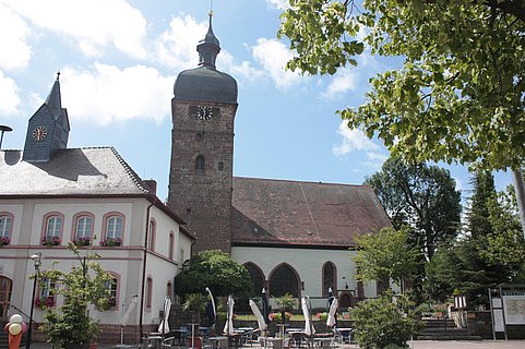 Die Martinskirche mitten in Billigheim