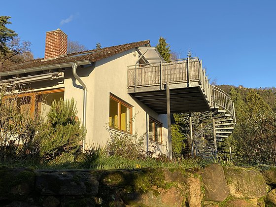 Ferienhaus mit Sonnenterrasse und Balkon